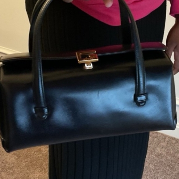 Auth Gucci Vintage Handbag 😍 - Picture 3 of 12